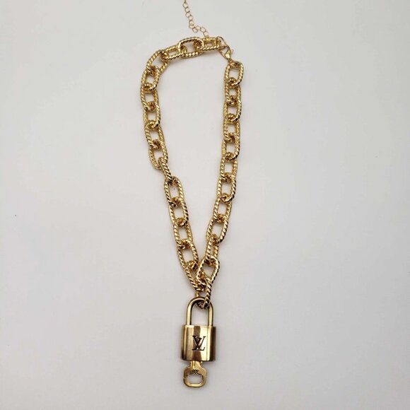 Louis Vuitton Lock & Key with Unbranded Gold Plated Chain Necklace - Picture 7 of 10